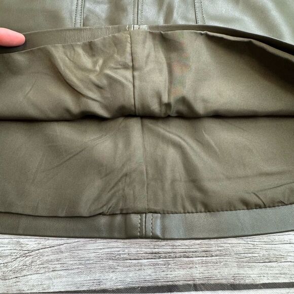H&M Women's Vegan Faux Leather Mini Skirt Dark Mossy Army Olive Green 8 Pockets - Picture 8 of 14